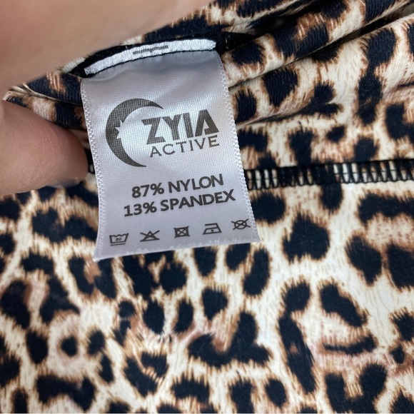 Zia Brilliant Scrunchy What Leopard Leggings
Size Medium 6-8 - Picture 5 of 8